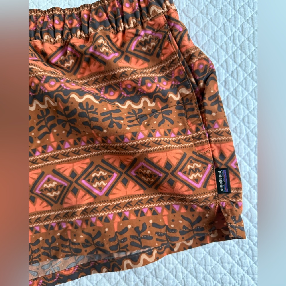 Patagonia Women's Barely Baggie Shorts 2.5inch in Mangrove Tiki Pattern SZ M NWT